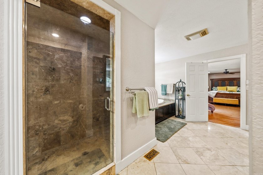 Welcome to this spectacular 5 Bedroom, 3.5 Bath custom home - photo 24