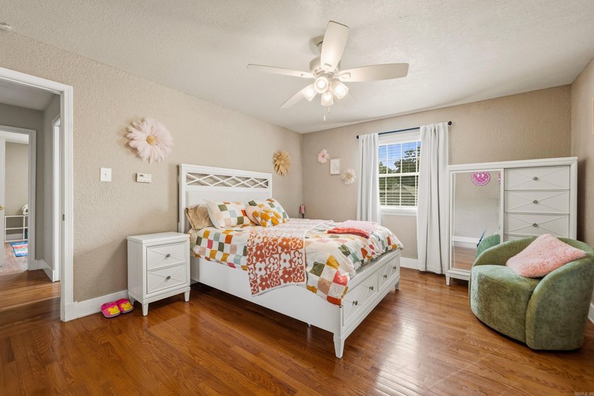 Welcome to this spectacular 5 Bedroom, 3.5 Bath custom home - photo 28