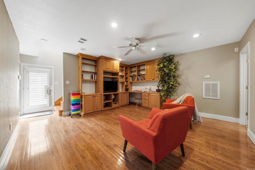 Welcome to this spectacular 5 Bedroom, 3.5 Bath custom home - photo 34