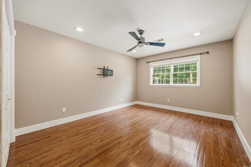 Welcome to this spectacular 5 Bedroom, 3.5 Bath custom home - photo 35