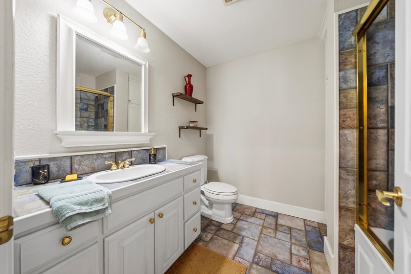 Welcome to this spectacular 5 Bedroom, 3.5 Bath custom home - photo 37
