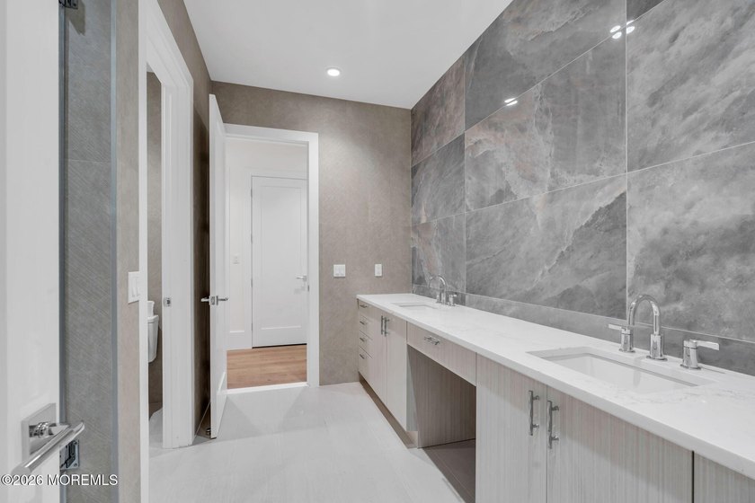 Prestigious New Construction in Long Branch with room for a pool - photo 40