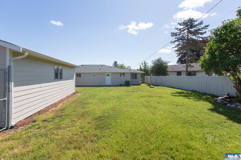 Meticulously updated from top to bottom, this move-in ready - photo 8