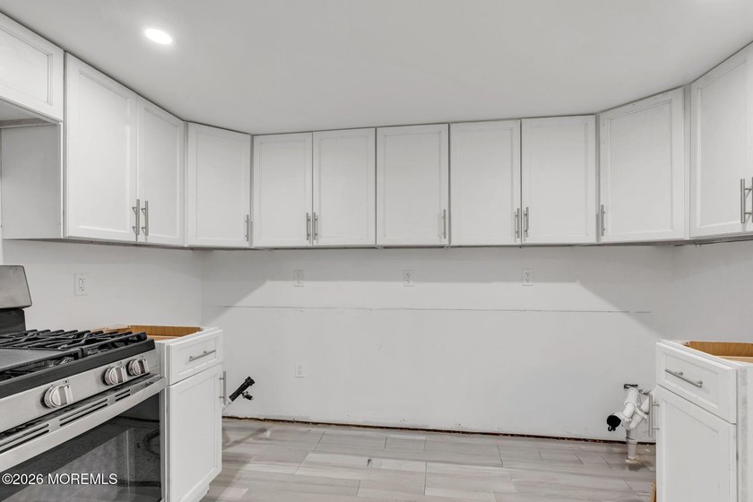 Prestigious New Construction in Long Branch with room for a pool - photo 49