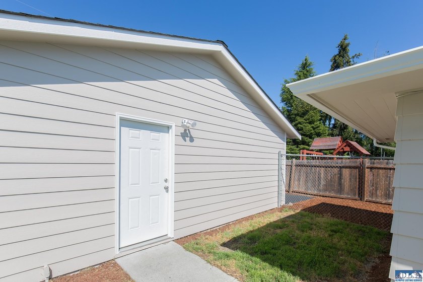 Meticulously updated from top to bottom, this move-in ready - photo 9