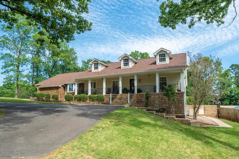 Welcome to this spectacular 5 Bedroom, 3.5 Bath custom home - photo 50