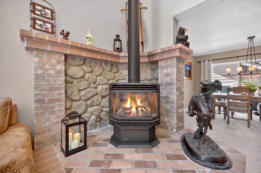 This impeccably maintained Lake Almanor West home has been - photo 5