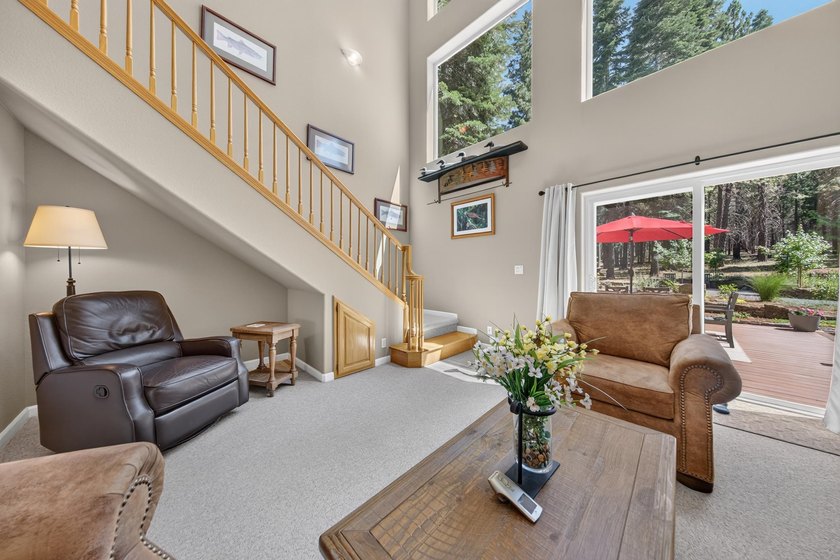 This impeccably maintained Lake Almanor West home has been - photo 6