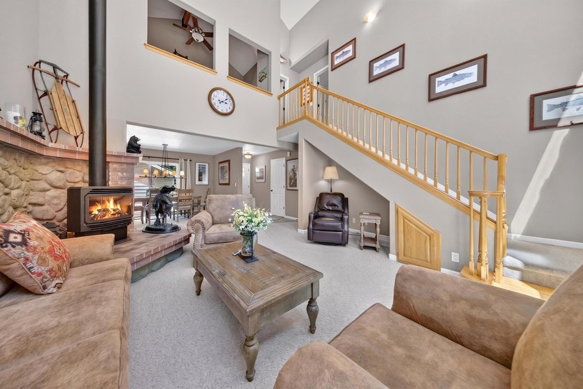 This impeccably maintained Lake Almanor West home has been - photo 7
