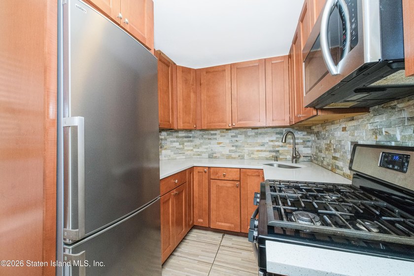Gorgeous One Bedroom Co-Op nestled in the Kings Oliver, one of - photo 8