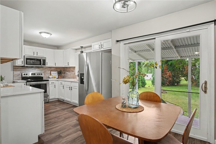 Welcome home to this beautifully updated 3-bedroom, 1.5-bath - photo 8