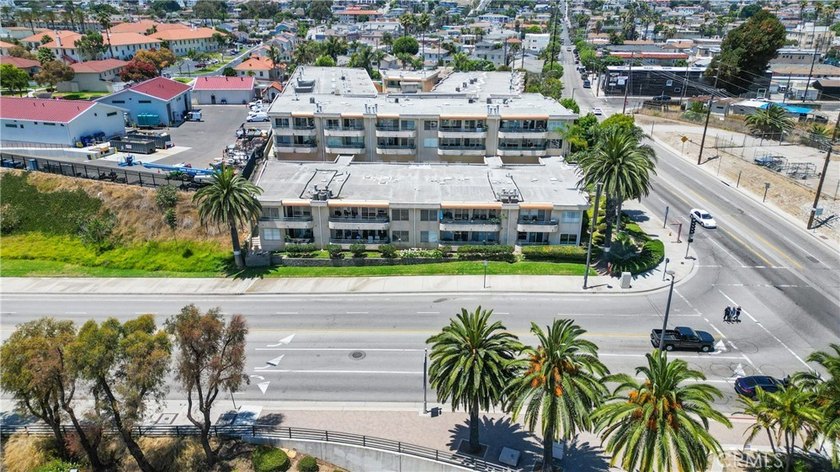 Completely remodeled from top to bottom, this stunning - photo 26