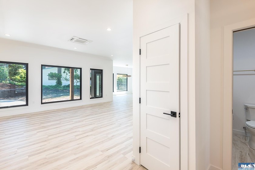 Welcome home to this beautifully designed newly constructed - photo 5