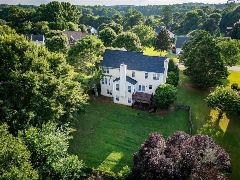 Wow, wow, wow! Experience this charming 6-bed and 3.5-bath - photo 3