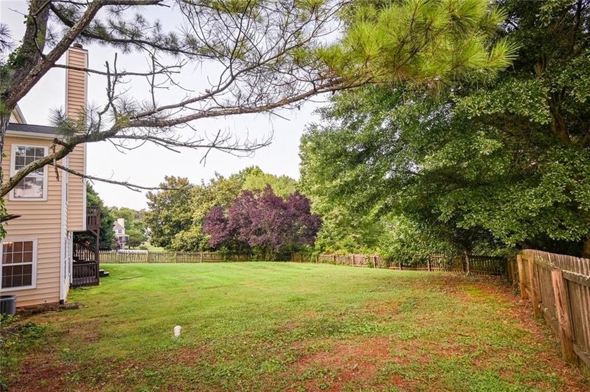 Wow, wow, wow! Experience this charming 6-bed and 3.5-bath - photo 4