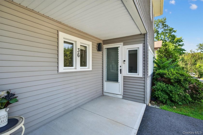 Experience the magic of lake living! Beautifully maintained home - photo 5