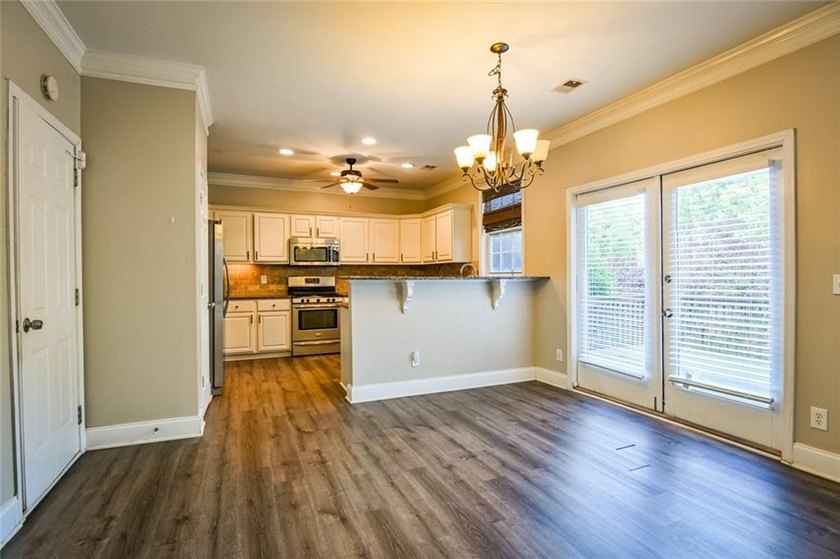 Wow, wow, wow! Experience this charming 6-bed and 3.5-bath - photo 9