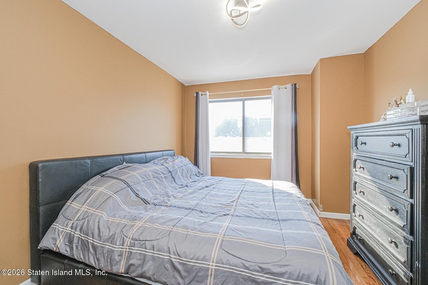 Newly Renovated 3-Bedroom Townhouse in the Heart of Mariners - photo 5