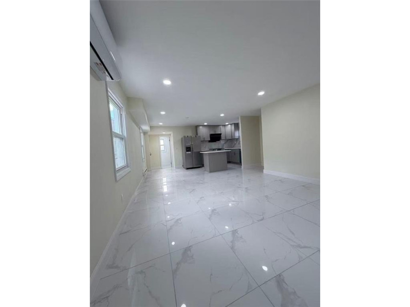 Welcome to this charming, detached house located in the heart of - photo 8