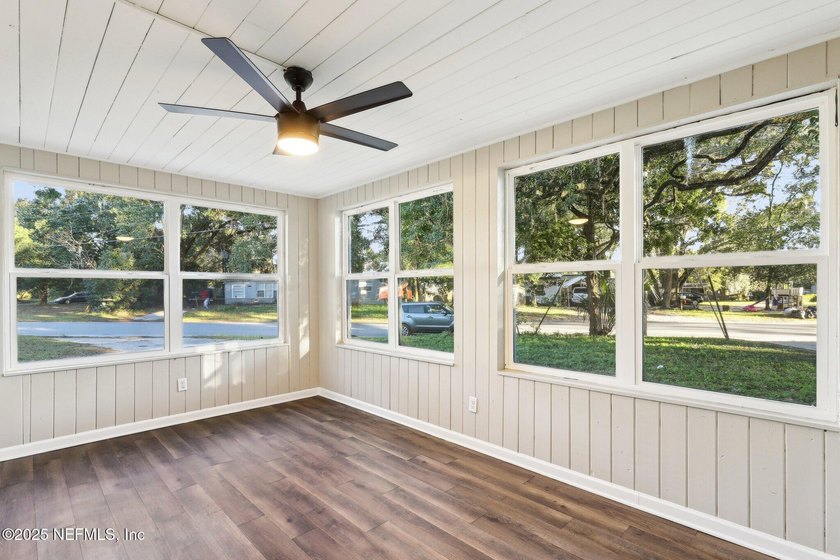 Cute Concrete Block 3BR/1BA home. Remodeled 3 years ago w/new - photo 19