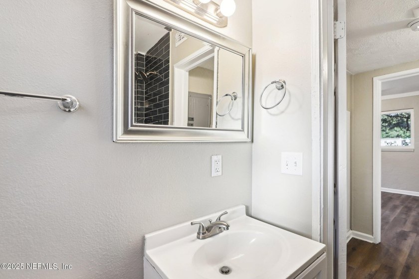 Cute Concrete Block 3BR/1BA home. Remodeled 3 years ago w/new - photo 25