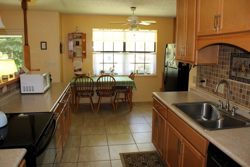 Welcome to this beautifully maintained all-brick ranch-style - photo 4