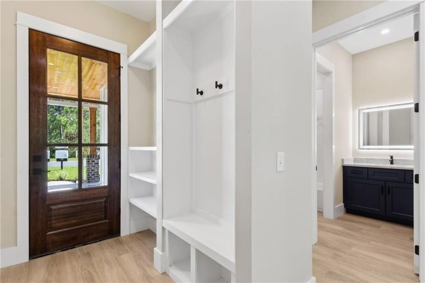 Brand-New Construction - Just Completed! This stunning new home - photo 5