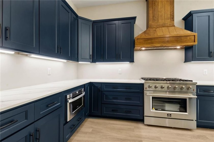 Brand-New Construction - Just Completed! This stunning new home - photo 6