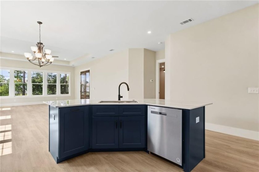 Brand-New Construction - Just Completed! This stunning new home - photo 7