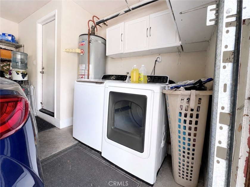 Welcome to this beautifully upgraded and exceptionally spacious - photo 7