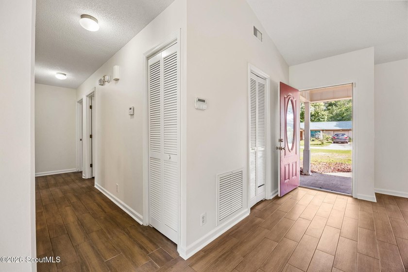 Ready for a quick move-in! This home offers tiled flooring - photo 7