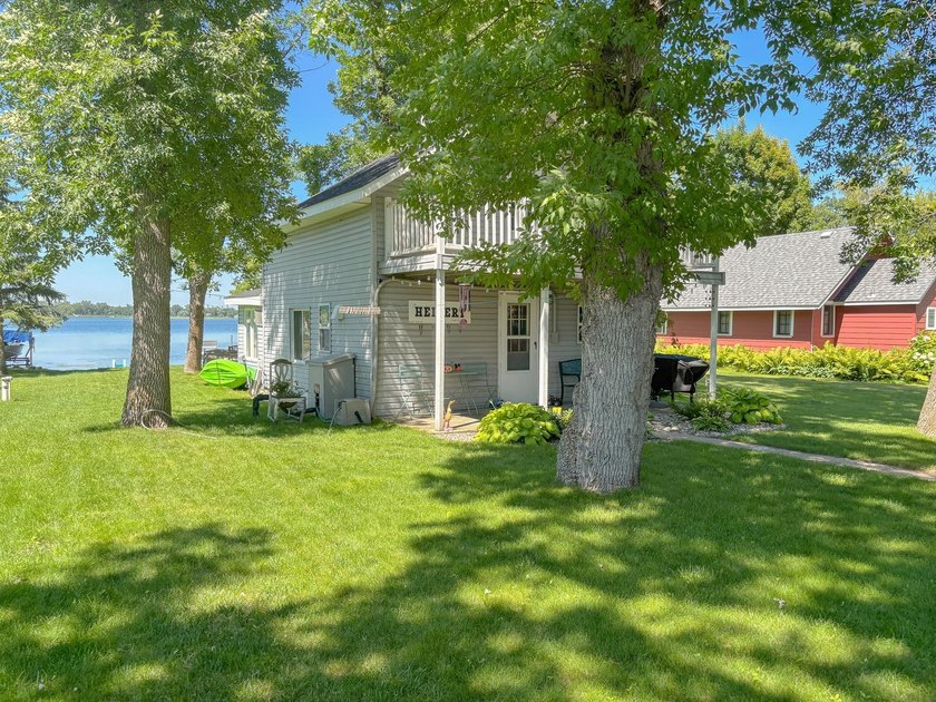 Escape to your own lakeside retreat with this charming 3-bedroom - photo 19