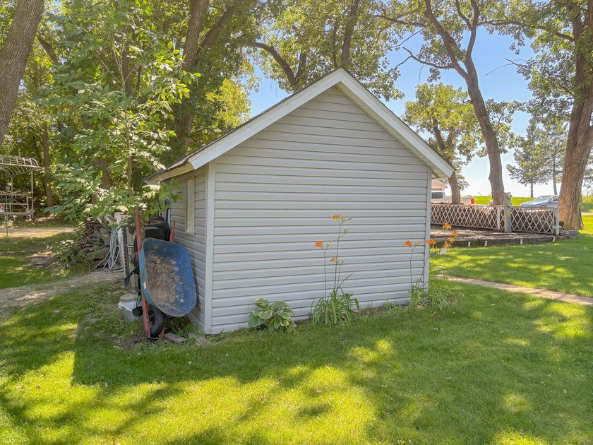 Escape to your own lakeside retreat with this charming 3-bedroom - photo 24