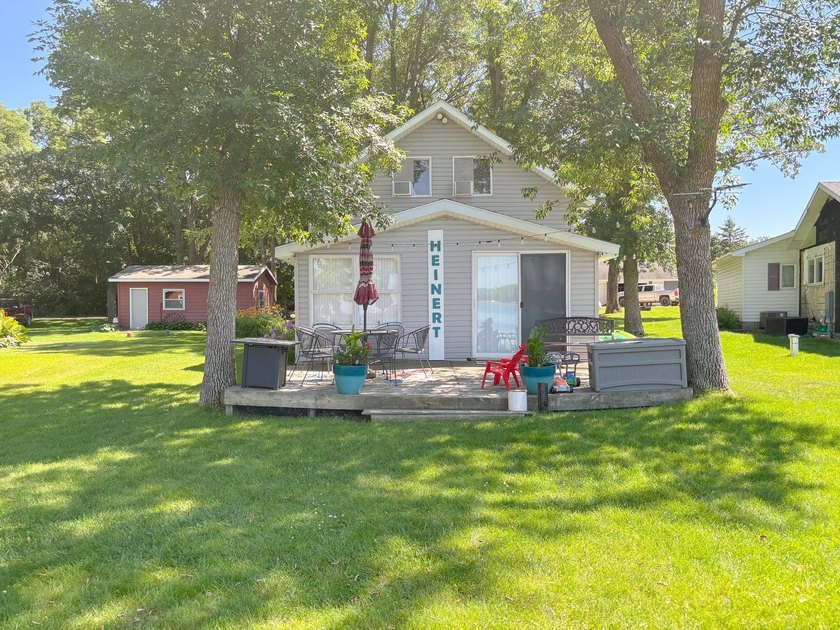 Escape to your own lakeside retreat with this charming 3-bedroom - photo 26