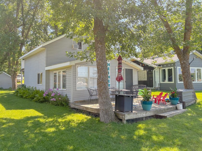 Escape to your own lakeside retreat with this charming 3-bedroom - photo 27