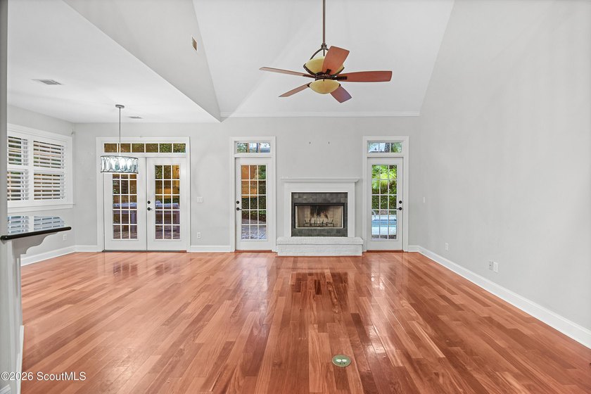 This wonderful open floor plan 3/2/1 has an awesome bonus room - photo 8