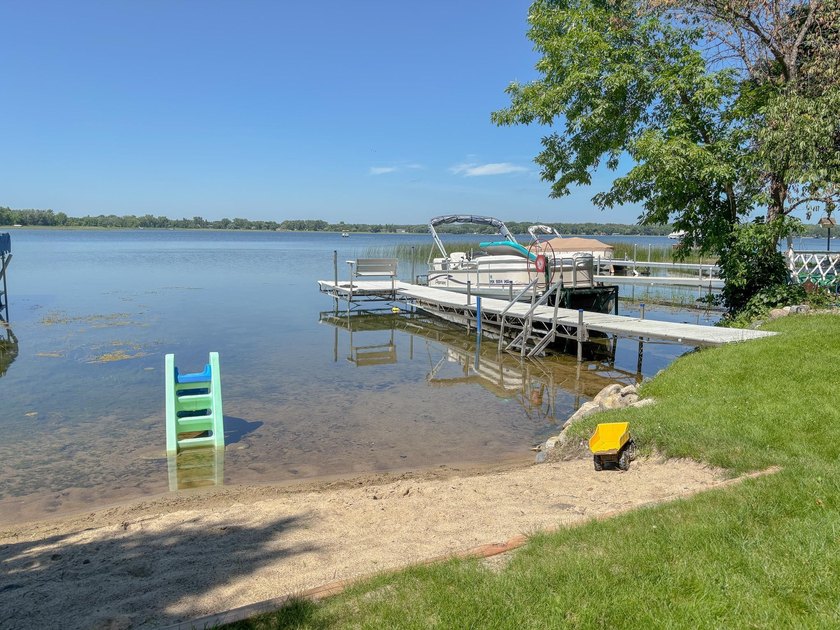 Escape to your own lakeside retreat with this charming 3-bedroom - photo 30