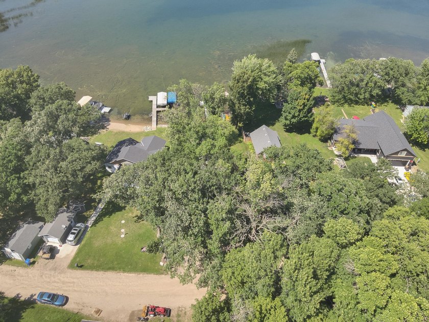 Escape to your own lakeside retreat with this charming 3-bedroom - photo 31