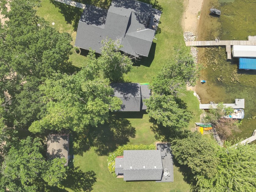 Escape to your own lakeside retreat with this charming 3-bedroom - photo 32