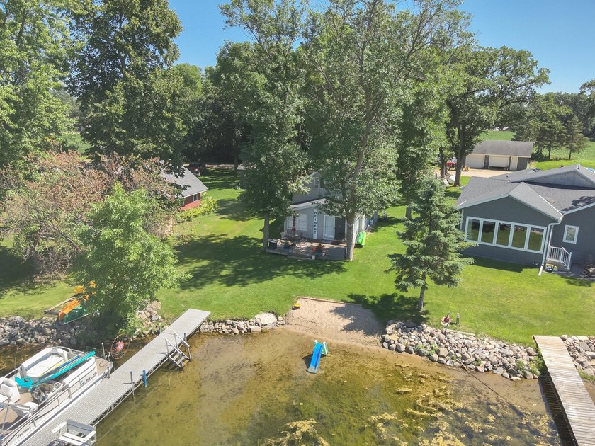 Escape to your own lakeside retreat with this charming 3-bedroom - photo 33