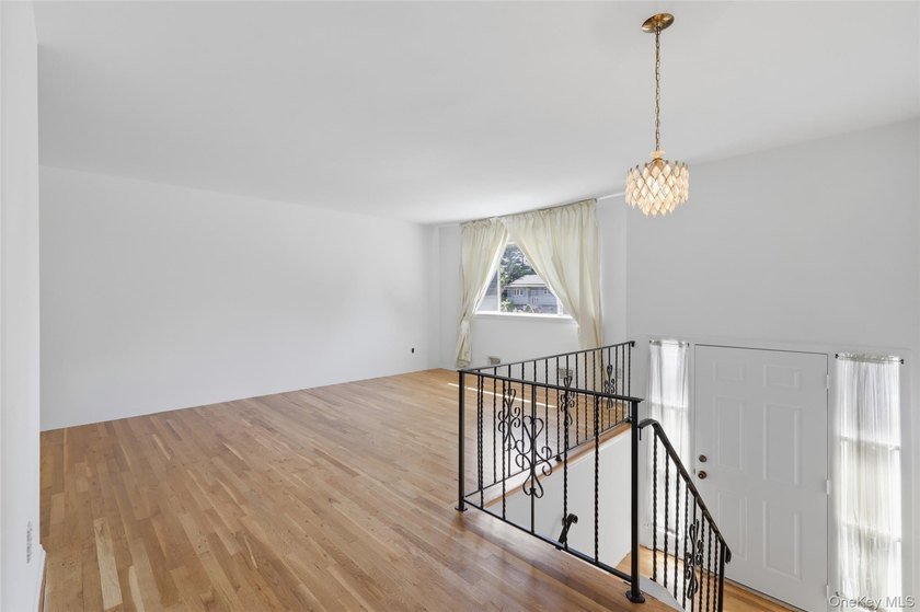 Well-Kept Home In Desirable West Islip With A Spacious Layout - photo 4