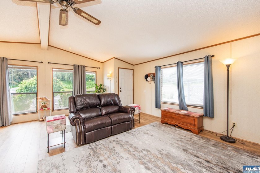Welcome to West Alder Estates! This well-maintained 2-bedroom - photo 8