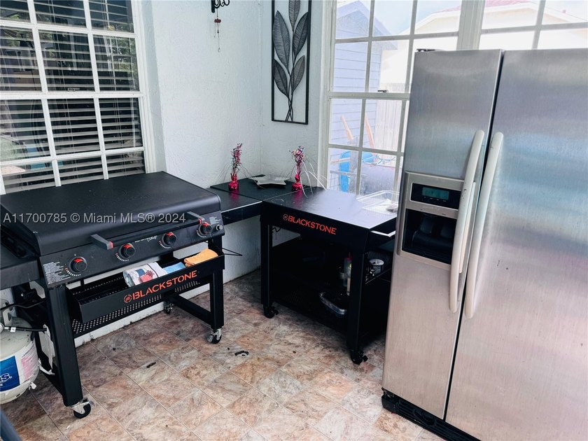 OCEAN ACCESS on large private lot , 4 beds, 3 full baths, 3 car - photo 6