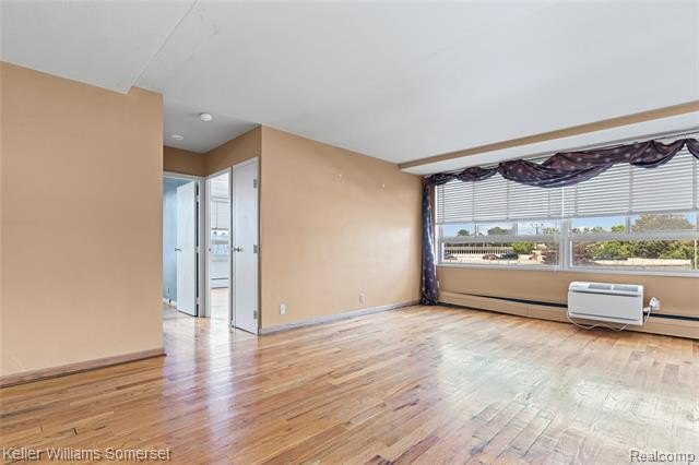 Welcome to this clean and cozy 2-bedroom, 1-bath co-op condo - photo 21