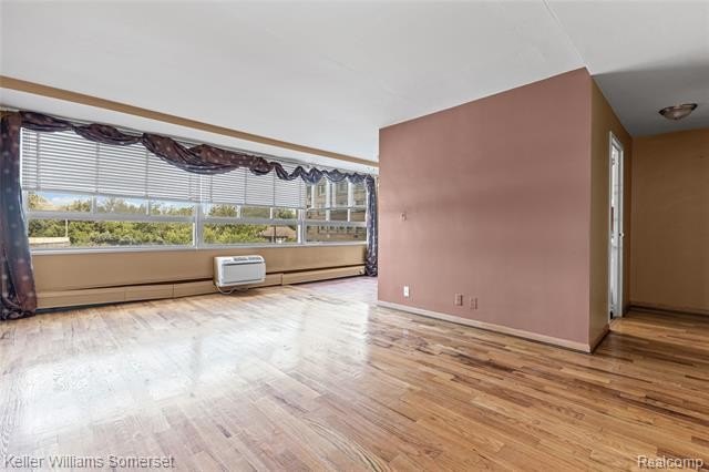 Welcome to this clean and cozy 2-bedroom, 1-bath co-op condo - photo 22