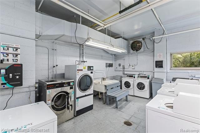 Welcome to this clean and cozy 2-bedroom, 1-bath co-op condo - photo 30