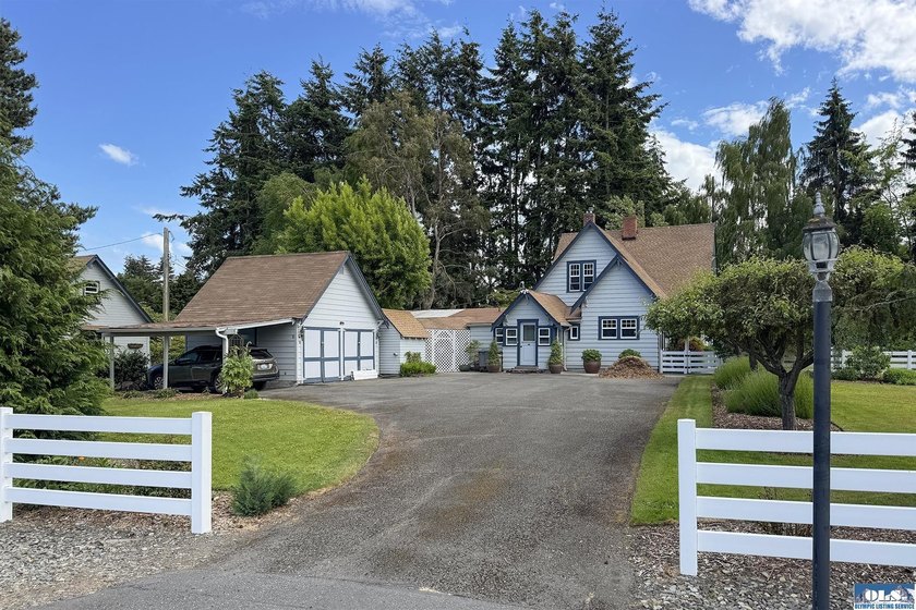 A PROPERTY LIKE THIS COMES ON THE MARKET ONCE IN A GREAT WHILE! - photo 3
