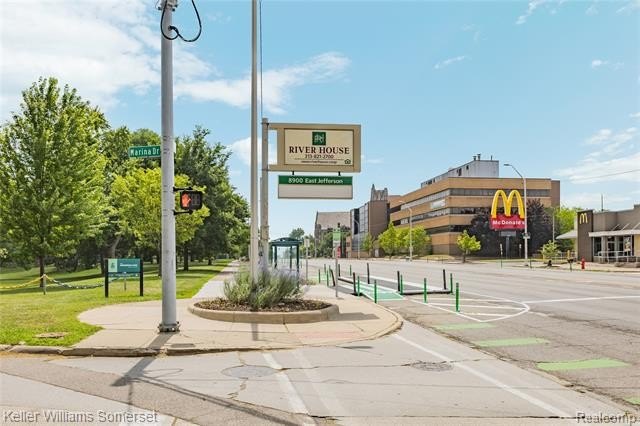 Welcome to this clean and cozy 2-bedroom, 1-bath co-op condo - photo 42