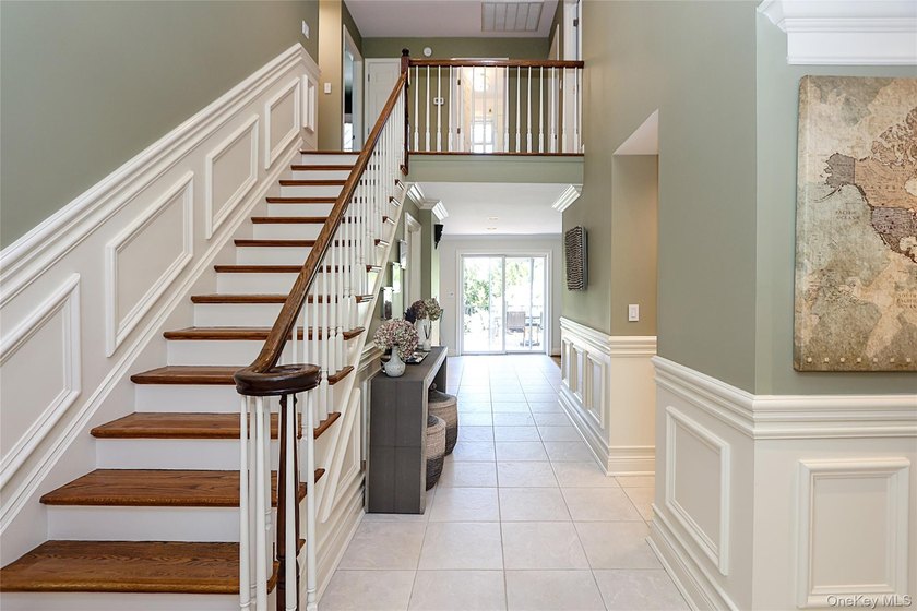 Located in the heart of Huntington, this beautifully updated - photo 3