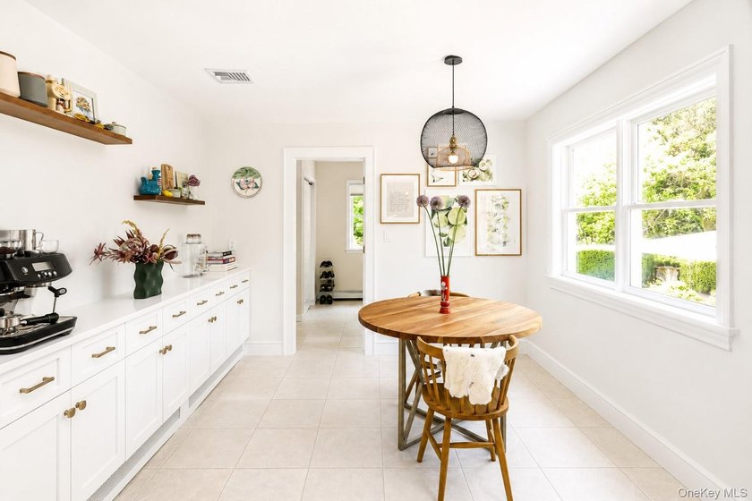 Located in the heart of Huntington, this beautifully updated - photo 8